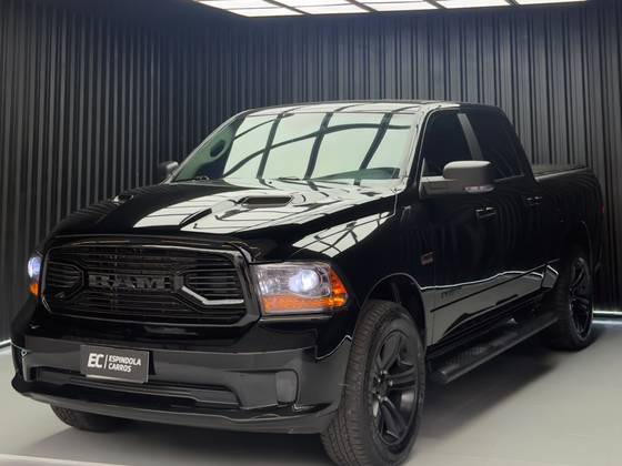 RAM CLASSIC 5.7 V8 GASOLINA LARAMIE NIGHT EDITION CD 4X4 AUTOMÁTICO